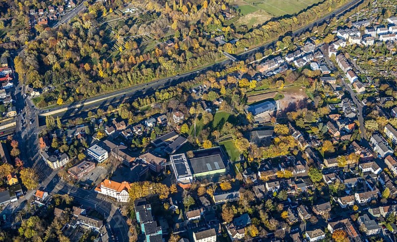 Aerial view, sports field Von-der-Tann-Straße, new sports park Styrum with park of the Feldmann Foundation, construction site new building, Styrum, Mülheim an der Ruhr, Ruhr area, North Rhine-Westphalia, Germany, DE, Europe, aerial view, aerial photography, aerial photography, photovoltaics, photovoltaic system, solar, solar system, solar energy, solar energy, sports, sports facilities, sports park Styrum, sports field, sports facility, overview, bird's-eye view, bird's-eye view, overview