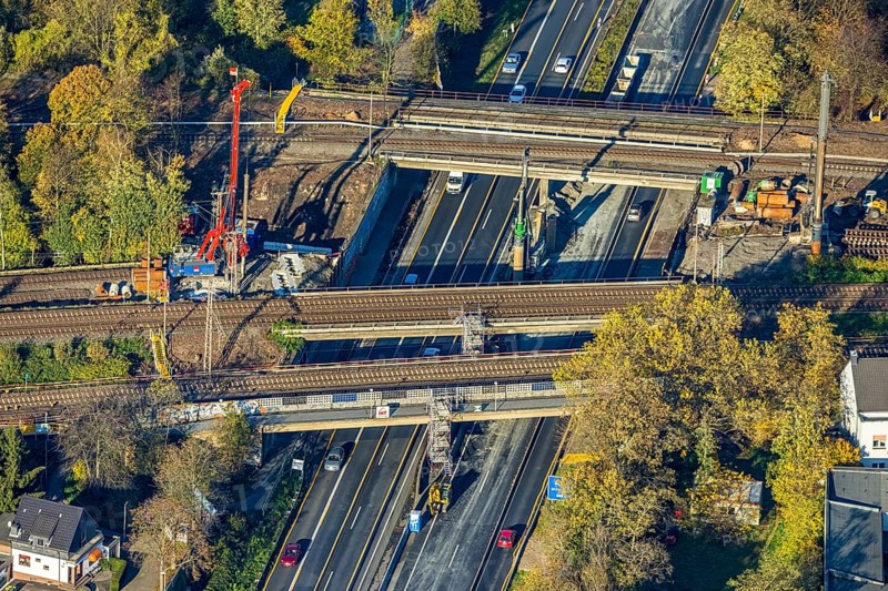 Aerial view, reaparaturation of the railway bridges over the A40 in Mülheim Styrum, Styrum - South, Mülheim an der Ruhr, Ruhr area, North Rhine-Westphalia, Germany, DE, Europe, birds-eyes view, aerial photography, aerial photography, overview, bird's eye view