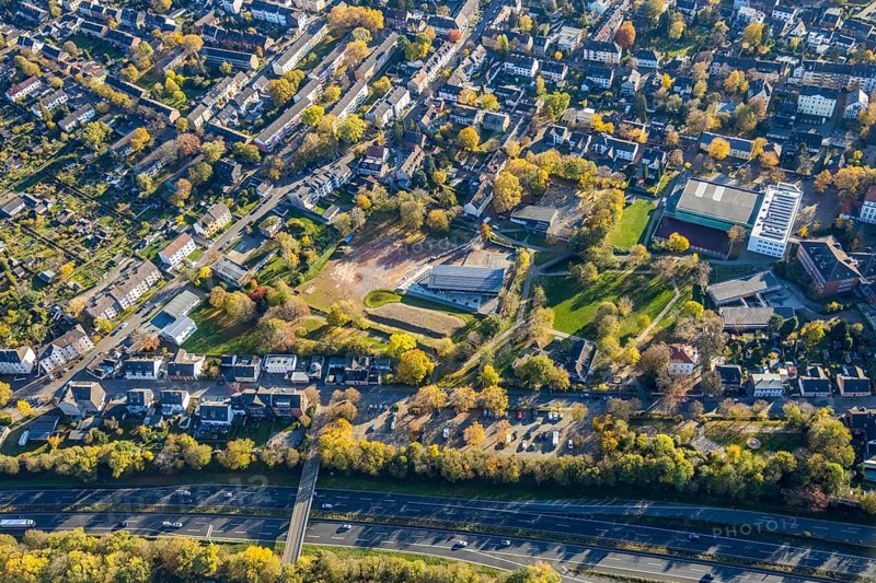 Aerial view, sports field Von-der-Tann-Straße, new sports park Styrum with park of the Feldmann Foundation, construction site new building, Styrum, Mülheim an der Ruhr, Ruhr area, North Rhine-Westphalia, Germany, DE, Europe, aerial view, aerial photography, aerial photography, photovoltaics, photovoltaic system, solar, solar system, solar energy, solar energy, sports, sports facilities, sports park Styrum, sports field, sports facility, overview, bird's-eye view, bird's-eye view, overview