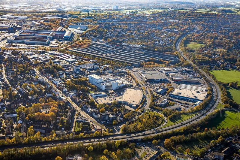 Aerial view, industrial area Dümpten, Mannesmannallee, motorway A40, Dümpten - West, Mülheim an der Ruhr, Ruhr area, North Rhine-Westphalia, Germany, Aldi supermarket, Aldi Süd, DE, Europe, commercial enterprises, commercial area, commercial park, commercial location, commercial use, property tax, real estate, industrial area, industrial building, industrial site, aerial view, aerial photography, aerial photography, apartment buildings, metro, apartment buildings, photovoltaic, photovoltaic system, solar, solar system, solar energy, solar energy, overview, bird's-eye view, residential complex, living and living, residential area, residential buildings, birds-eyes view, overview