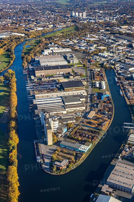 Aerial view, Rhine-Ruhr harbour Mülheim, shipping canal, Am Nordhafen, Rheinstraße, Speldorf, Mülheim an der Ruhr, Ruhr area, North Rhine-Westphalia, Germany, Aspera Brauerei Riese GmbH, DE, Europe, commercial enterprises, commercial area, commercial park, commercial location, commercial use, harbour, harbour area, harbour road, harbour overview, industrial area, industrial building, industrial site, aerial view, aerial photography, aerial photography, Ruhrorter Straße, Siemens Energy, overview, bird's-eye view, birds-eyes view, overview