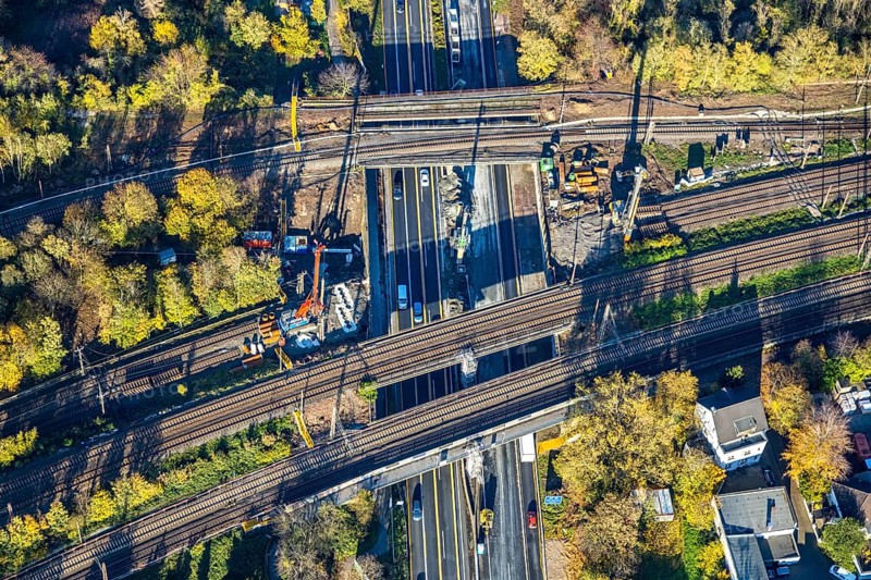 Aerial view, construction site, railway bridges after tanker fire, motorway A40, Styrum, Mülheim an der Ruhr, Ruhr area, North Rhine-Westphalia, Germany, construction work, construction area, construction site, construction crane, construction measure, bridge, DE, railway bridge, renovation, Europe, aerial view, aerial photography, aerial photography, aerial photography, renovation, closure, overview, tanker accident, bird's eye view, birds-eyes view, overview