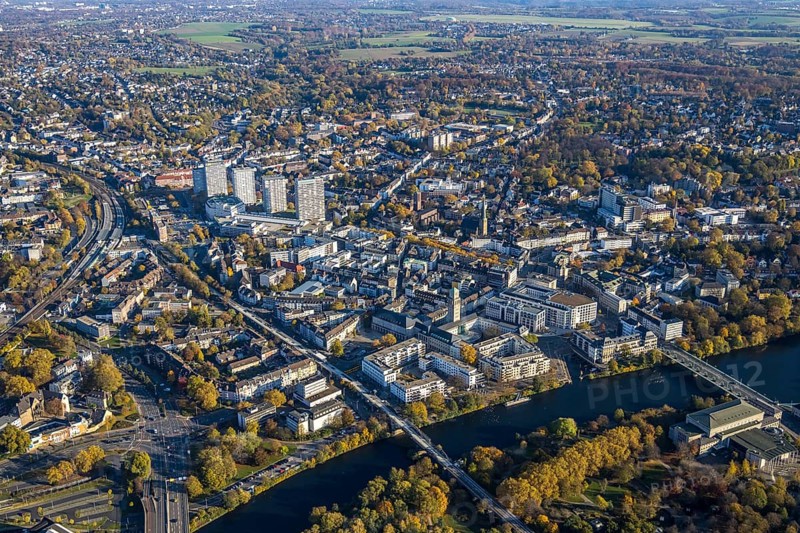 Aerial view, town hall market, town hall, fast cycle path, Dickswall high-rise buildings, Altstadt I, Mülheim an der Ruhr, Ruhr area, North Rhine-Westphalia, Germany, place of worship, authority, DE, Europe, forum high-rise building, religious community, place of worship, sacred site, autumn colours, church, parish, denomination, aerial view, aerial photography, aerial photography, RS1, cycle path, religion, religious site, castle bridge, city administration, registry office, technical town hall, overview, administrative area, bird's-eye view, evang. Petrikirche, catholic church St. Mariae-Geburt, overview