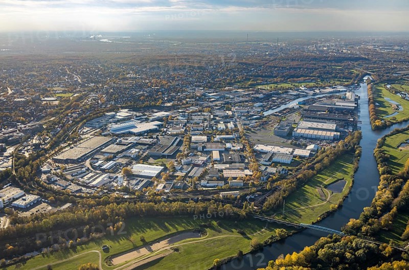 Aerial view, Rhine-Ruhr harbour Mülheim, shipping canal, Am Nordhafen, Rheinstraße, Speldorf, Mülheim an der Ruhr, Ruhr area, North Rhine-Westphalia, Germany, Aspera Brauerei Riese GmbH, DE, Europe, commercial enterprises, commercial area, commercial park, commercial location, commercial use, harbour, harbour area, harbour road, harbour overview, industrial area, industrial building, industrial site, aerial view, aerial photography, aerial photography, Ruhrorter Straße, Siemens Energy, overview, bird's-eye view, birds-eyes view, overview