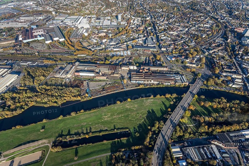 Aerial view, Friedrich Wilhelms-Hütte Stahlguss, river Ruhr, Altstadt II, Mülheim an der Ruhr, Ruhr area, North Rhine-Westphalia, Germany, DE, Europe, Friedrich-Ebert-Straße, commercial enterprises, commercial area, commercial park, commercial location, commercial use, industrial area, industrial building, industrial location, aerial view, aerial photography, aerial photography, Stahlgroßhandel Schulte, overview, bird's eye view, birds-eyes view, overview