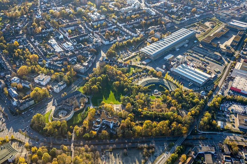 Aerial photography, Depot Ruhrbahn GmbH, Alte Dreherei, fire brigade, roundhouse, Park am Schloss Broich, Broich - Ost, Mülheim an der Ruhr, Ruhr area, North Rhine-Westphalia, Germany, fire fighter, fire protection, fire watch, castle, castle complex, DE, Darlington Park, Europe, fire station, green trees, main workshop, autumn colours, culture, art, aerial view, aerial photography, aerial photography, rescue station, castle, castle grounds, castle park, theatre, overview, events, venue, event location, bird's-eye view, old railway depot, birds-eyes view, cultural use, overview