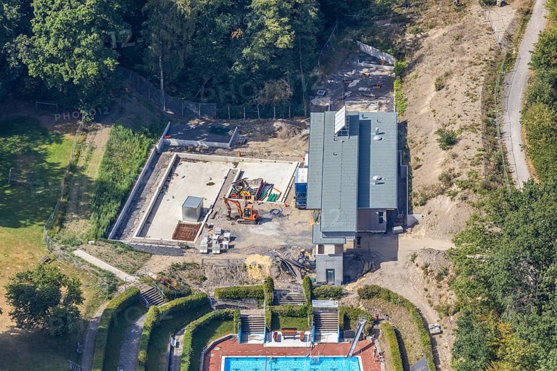 Aerial photo, outdoor pool, Bürgerbad Leitmecke, pandemic fear, distance rule, corona virus, construction site, Menden, Sauerland, Märkischer Kreis, North Rhine-Westphalia, Germany, bathing establishment, bathing resort, Bürgermeister-Rau-Straße, corona crisis, corona measures, corona fear, Covid-19, DE, Europe, leisure, leisure facility, leisure pool, leisure activities, hygiene measures, aerial view, aerial photography, aerial photography, pool, swimming pool, swimming pool, swimming pleasure, overview, virus, bird's eye view, water fun, birds-eyes view, overview