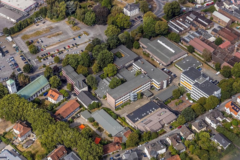 Aerial view, Hönne Berufskolleg, Kreissporthalle Menden, Kath. Kirche St. Walburgis, Kissing GmbH, Menden, Sauerland, Märkischer Kreis, North Rhine-Westphalia, Germany, place of worship, vocational school, education, educational institution, DE, Europe, commercial area, religious community, place of worship, church, parish, denomination, educational institute, aerial photography, aerial photography, aerial photography, producer and developer of high-quality devotional objects, symbols of faith and host baking utensils, religion, school, sports, sports hall, overview, bird's-eye view, Werler Straße, birds-eyes view, overview