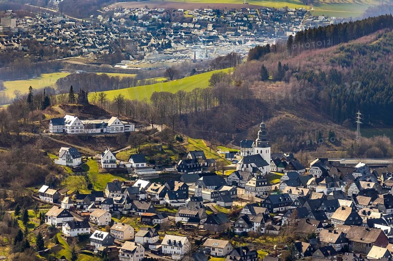 Aerial view, view of Eversberg, Eversberg Castle ruins, Eversberg Castle Hall, St.Johannes-Evangelist-Kirche, Eversberg, Meschede, Sauerland, North Rhine-Westphalia, Germany, castle, DE, Europe, half-timbered houses, religious community, place of worship, property tax, real estate, church, parish, denomination, aerial view, aerial photography, aerial photography, Arnsberg Forest nature park Park, religion, ruins, castle, castle hill, overview, event location, event venue, bird's-eye view, meadows and fields, residential area, housing and living, residential area, residential buildings, residential quality, residential neighbourhood, housing estate, bird's-eye view, cultural use, overview