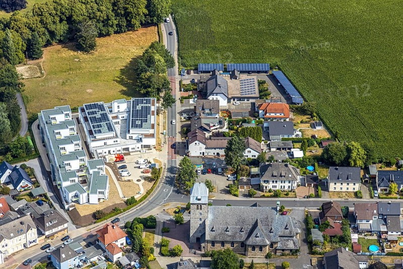 Aerial photo, construction site, Heidestrasse development area, Menden, Sauerland, Märkischer Kreis, North Rhine-Westphalia, Germany, construction work, construction area, building site, building plots, construction project, construction site, DE, Europe, property tax, real estate, aerial photography, aerial photography, aerial photography, new construction, photovoltaic, photovoltaic system, solar, solar system, solar energy, solar energy, overview, bird's-eye view, residential complex, living and living, residential area, residential buildings, residential quality, residential neighbourhood, housing estate, birds-eyes view, overview