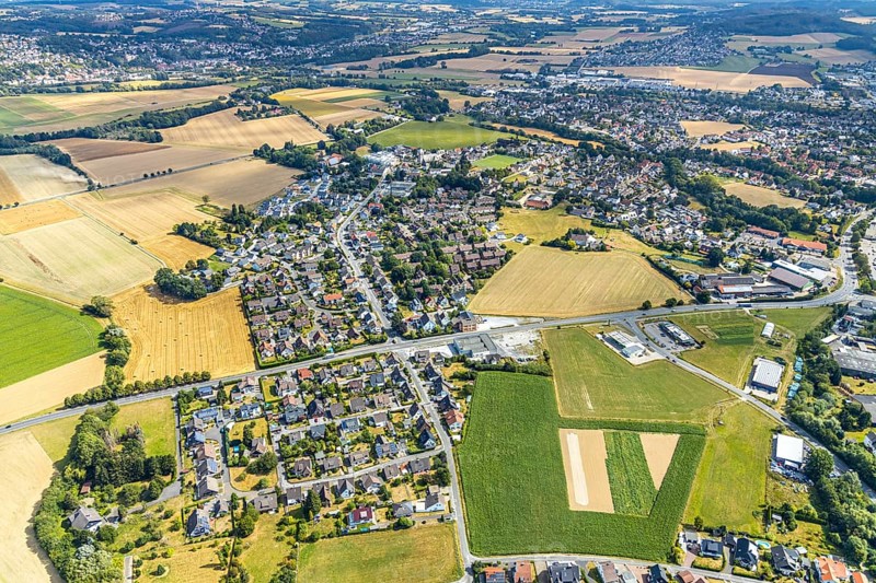 Aerial view, local view Holzen, Menden, Sauerland, Märkischer Kreis, North Rhine-Westphalia, Germany, DE, Europe, property tax, real estate, aerial view, aerial photography, aerial photography, overview, bird's-eye view, meadows and fields, housing estate, living and living, residential area, residential buildings, quality of living, residential neighbourhood, housing estate, birds-eyes view, overview
