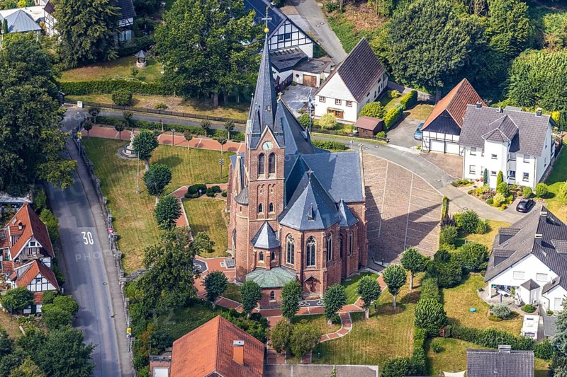 Aerial view, catholic church St. Antonius Einsiedler, Halinger Dorfstraße, Antoniuskirchplatz, Menden, Sauerland, Märkischer Kreis, North Rhine-Westphalia, Germany, place of worship, DE, Europe, religious community, church, parish, denomination, aerial view, aerial photography, aerial photography, aerial photography, religion, overview, bird's-eye view, birds-eyes view, overview