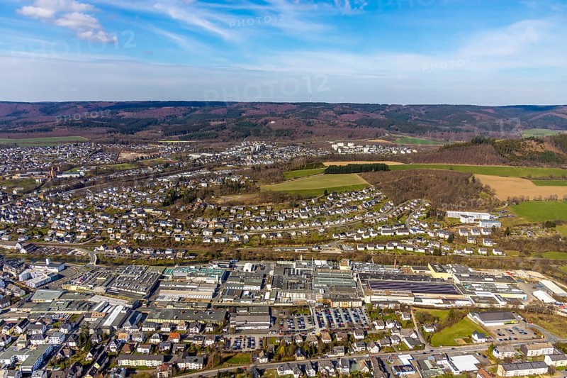 Aerial view, commercial area Fritz-Honsel-Straße, residential area Hünenburgstraße, Meschede, Sauerland, North Rhine-Westphalia, Germany, DE, Europe, distant view, commercial enterprises, commercial area, commercial park, commercial location, commercial use, property tax, Hünenburgstraße, real estate, industrial area, industrial location, aerial view, aerial photography, aerial photography, overview, bird's-eye view, forest area, residential area, living and living, residential area, residential buildings, quality of living, birds-eyes view, overview