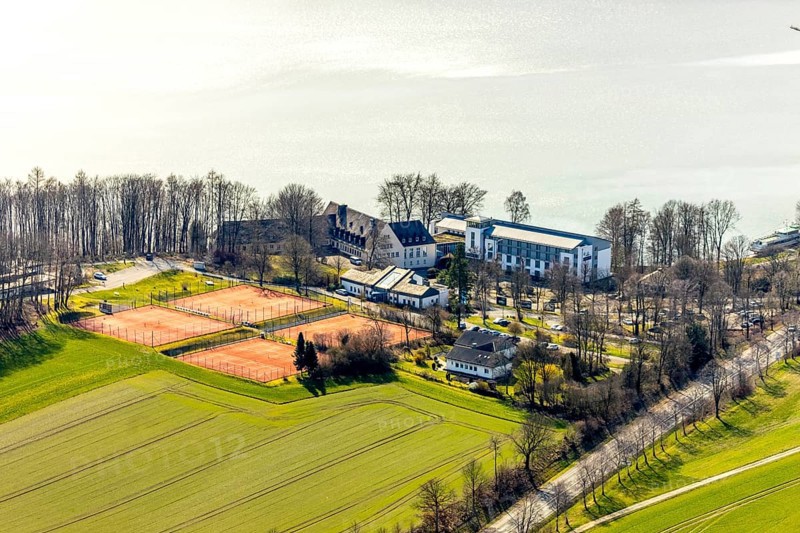 Aerial view, Welcome Hotel Meschede Hennesee, Meschede, Sauerland, North Rhine-Westphalia, Germany, 4-star hotel, forestation, DE, Europe, gastronomy, Hennesee, Hennetalsperre, hotel, hotel facilities, hotel business, aerial view, aerial photography, aerial photography, MS Hennesee, ship, landing stage, lake hotel, sport, dam, tennis, tennis facility, tennis courts, overview, bird's-eye view, forest, forest area, woodland, birds-eyes view, overview