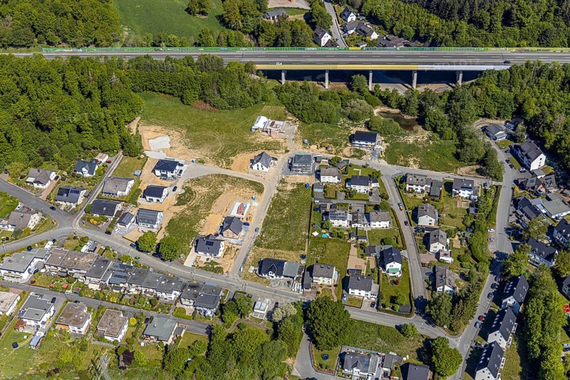 Aerial view, aerial view Meschede North, bridge of the motorway A46, construction site, Meschede, Sauerland, North Rhine-Westphalia, Germany, construction area, construction site, building plots, DE, single-family houses, Europe, football pitch, property tax, Hochsauerlandkreis, real estate, aerial view, aerial photography, aerial photography, apartment buildings, terraced houses, overview, bird's-eye view, residential complex, living and living, residential area, residential buildings, residential quarter, housing estate, birds-eyes view, overview
