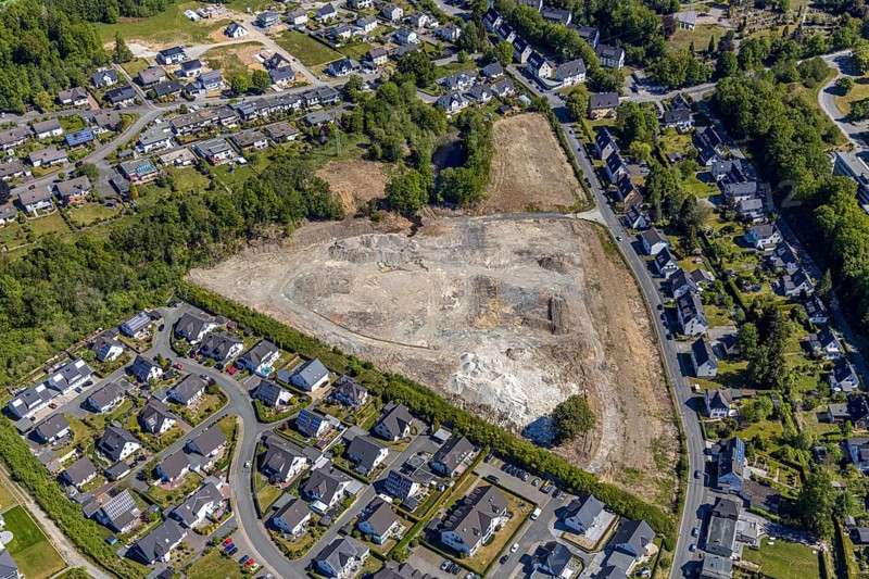 Aerial view, aerial view Meschede North, bridge of the motorway A46, construction site, Meschede, Sauerland, North Rhine-Westphalia, Germany, construction area, construction site, building plots, DE, single-family houses, Europe, football pitch, property tax, Hochsauerlandkreis, real estate, aerial view, aerial photography, aerial photography, apartment buildings, terraced houses, overview, bird's-eye view, residential complex, living and living, residential area, residential buildings, residential quarter, housing estate, birds-eyes view, overview