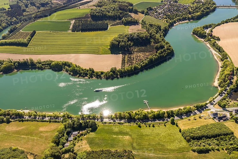 Aerial view, Hennetalsperre, Hennesee, excursion boat, Meschede, Sauerland, North Rhine-Westphalia, Germany, DE, Europe, shapes and colours, Hochsauerlandkreis, landscape panorama, aerial view, aerial photography, aerial photography, mixed forest, coniferous forest, passenger boat Hennesee, dam wall, reservoir, dam, overview, bird's-eye view, forest, forest area, birds-eyes view, overview