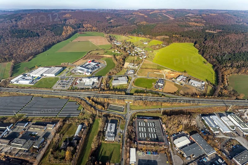 Aerial view, industrial estate Enste-Nord, Enste, Meschede, Sauerland, North Rhine-Westphalia, Germany, motorway A46, motorway junction Enste, DE, Europe, commercial enterprises, commercial area, industrial estate, business park, commercial location, commercial use, industrial area, industrial location, aerial photograph, aerial photography, aerial photography, photovoltaics, photovoltaic system, solar, solar system, solar energy, solar park Enste, overview, bird's-eye view, birds-eyes view, overview