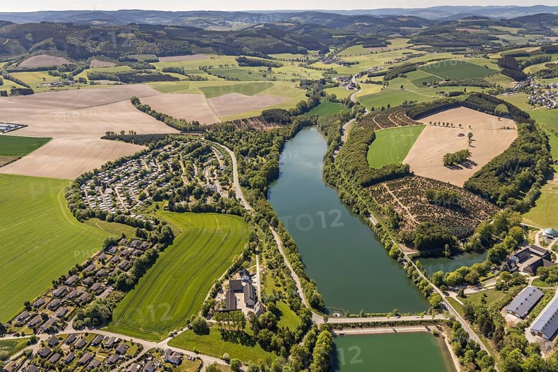 Aerial view, Hennetalsperre, Hennesee, KNAUS Campingpark Hennesee, Meschede, Sauerland, North Rhine-Westphalia, Germany, DE, Europe, shapes and colours, Hochsauerlandkreis, landscape panorama, aerial view, aerial photography, aerial photography, mixed forest, coniferous forest, dam wall, reservoir, dam, overview, bird's-eye view, forest, forest area, meadows and fields, birds-eyes view, overview