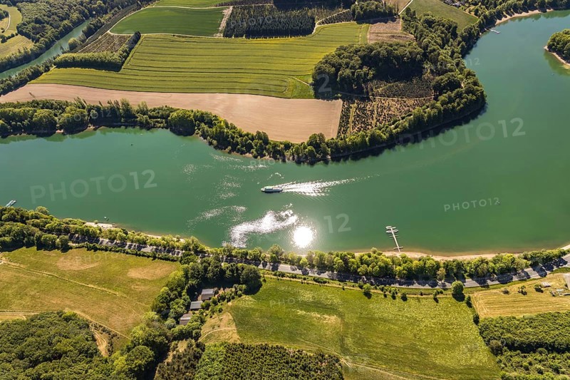 Aerial view, Hennetalsperre, Hennesee, excursion boat, Meschede, Sauerland, North Rhine-Westphalia, Germany, DE, Europe, shapes and colours, Hochsauerlandkreis, landscape panorama, aerial view, aerial photography, aerial photography, mixed forest, coniferous forest, passenger boat Hennesee, dam wall, reservoir, dam, overview, bird's-eye view, forest, forest area, birds-eyes view, overview