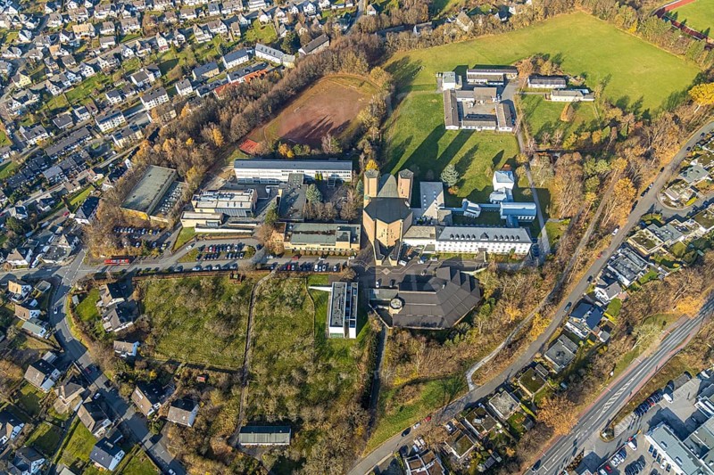 Aerial view, Königsmünster Abbey with Benedictine grammar school, House of Silence, Klosterberg, Meschede town, Meschede, Sauerland, North Rhine-Westphalia, Germany, abbey, place of worship, education, educational institution, DE, Europe, religious community, House of God, grammar school, holy place, church, parish, monastery, denomination, aerial view, aerial photography, aerial photography, religion, religious site, school, sports field, towers, overview, bird's-eye view, forest area, birds-eyes view, catholic church, church of the Assumption of the Blessed Virgin Mary Church of the Assumption of the Virgin Mary Meschede, overview