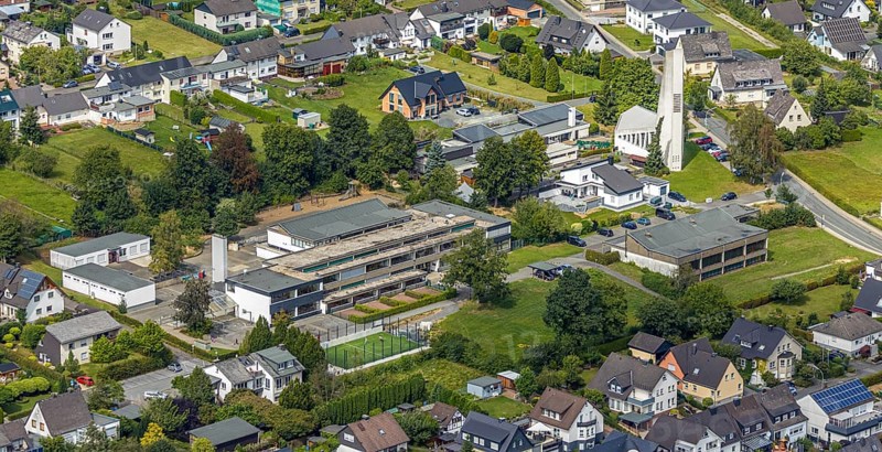 Aerial view, former Johannes church becomes holiday flat, Evang. Johannes kindergarten, Mariengrundschule, Meschede, Sauerland, Hochsauerlandkreis, North Rhine-Westphalia, Germany, place of worship, education, educational institution, DE, Europe, place of worship, primary school, property tax, real estate, church, teaching institute, aerial view, aerial photography, aerial photography, school, overview, bird's-eye view, Von-Westphalen-Straße, residential complex, living and living, residential area, birds-eyes view, overview