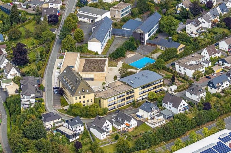 Aerial view, St. Walburga-Realschule, new sports hall, former Franz-Stahlmecke-Hauptschule, Meschede, Sauerland, Hochsauerlandkreis, North Rhine-Westphalia, Germany, An Klocken Kapelle, education, educational institution, DE, Europe, secondary school, teaching institute, aerial photograph, aerial photography, aerial photography, secondary school, school, sport, overview, bird's-eye view, former central accommodation unit (ZUE) for refugees, overview