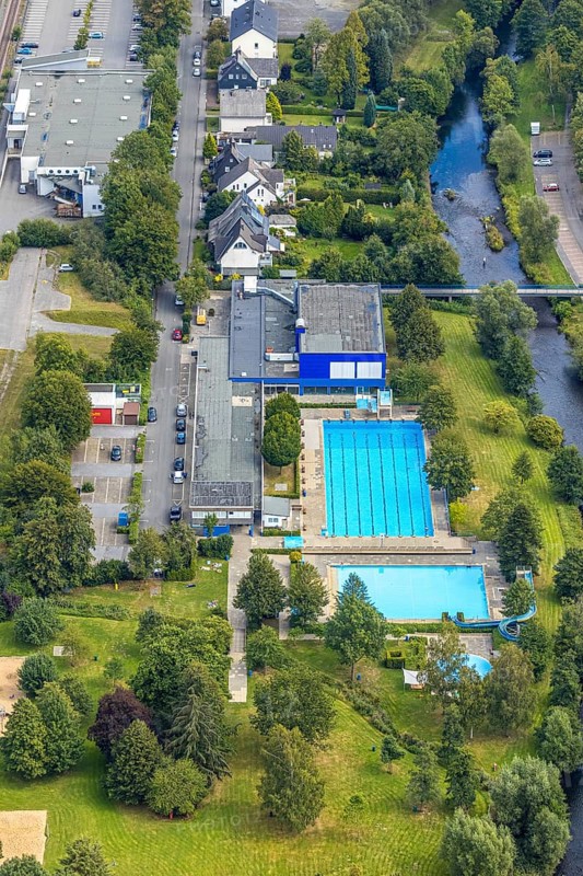 Aerial view, indoor and outdoor pool Meschede, Meschede, Sauerland, Hochsauerlandkreis, North Rhine-Westphalia, Germany, bathing establishment, bathing resort, DE, Europe, outdoor pool, leisure, leisure pool, indoor pool, Le-Puy-Straße, lawn, aerial view, aerial photography, aerial photography, pool, swimming pool, swimming pool, swimming pleasure, overview, bird's eye view, water fun, birds-eyes view, overview