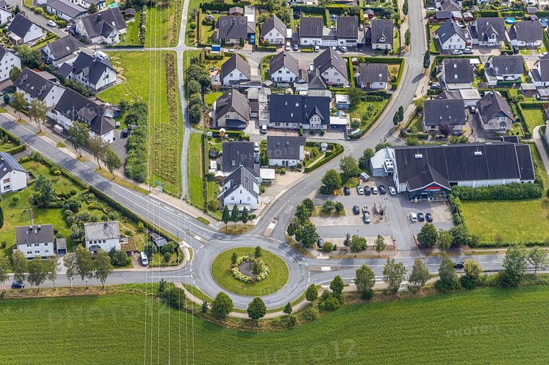 Aerial view, roundabout, Meschede, Sauerland, Hochsauerlandkreis, North Rhine-Westphalia, Germany, Breslauer Straße, DE, Europe, Galileaer Weg, Hückeler Höhe, Im Schlahbruch, aerial photograph, aerial photography, aerial photography, car, road traffic, overview, traffic volume, bird's eye view, birds-eyes view, overview