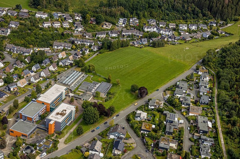 Aerial view, grammar school of the city of Meschede, meadow area Schederweg, planned building area near Menzelweg, Meschede, Sauerland, Hochsauerlandkreis, North Rhine-Westphalia, Germany, building area, building site, building plots, building project, education, educational institution, DE, Europe, property tax, grammar school, real estate, capacity requirements, educational institute, aerial view, aerial photography, aerial photography, Mescheder Höhenwanderweg, Schederweg, school, overview, bird's-eye view, forest area, meadows and fields, housing estate, living and life, residential area, residential buildings, residential quality, residential neighbourhood, housing estate, birds-eyes view, overview