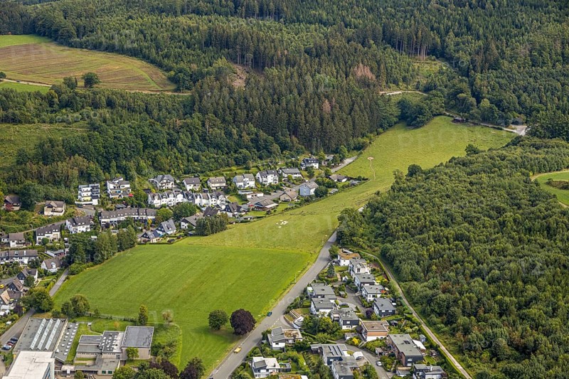 Aerial view, grammar school of the city of Meschede, meadow area Schederweg, planned building area near Menzelweg, Meschede, Sauerland, Hochsauerlandkreis, North Rhine-Westphalia, Germany, building area, building site, building plots, building project, education, educational institution, DE, Europe, property tax, grammar school, real estate, capacity requirements, educational institute, aerial view, aerial photography, aerial photography, Mescheder Höhenwanderweg, Schederweg, school, overview, bird's-eye view, forest area, meadows and fields, housing estate, living and life, residential area, residential buildings, residential quality, residential neighbourhood, housing estate, birds-eyes view, overview