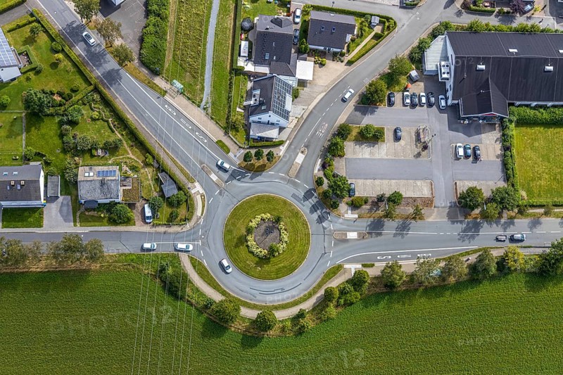 Aerial view, roundabout, Im Schlahbruch, Meschede, Sauerland, Hochsauerlandkreis, North Rhine-Westphalia, Germany, Breslauer Straße, DE, Europe, shapes and colours, Galilee Way, Hückeler Höhe, aerial view, aerial photography, aerial photography, car, road traffic, overview, traffic volume, bird's-eye view, overview