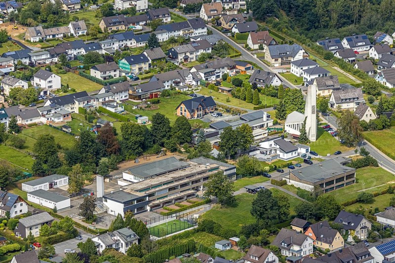 Aerial view, former Johannes church becomes holiday flat, Evang. Johannes kindergarten, Mariengrundschule, Meschede, Sauerland, Hochsauerlandkreis, North Rhine-Westphalia, Germany, place of worship, education, educational institution, DE, Europe, place of worship, primary school, property tax, real estate, church, teaching institute, aerial view, aerial photography, aerial photography, school, overview, bird's-eye view, Von-Westphalen-Straße, residential complex, living and living, residential area, birds-eyes view, overview