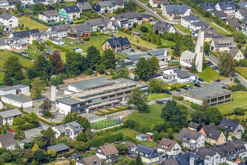 Aerial view, former Johannes church becomes holiday flat, Evang. Johannes kindergarten, Mariengrundschule, Meschede, Sauerland, Hochsauerlandkreis, North Rhine-Westphalia, Germany, place of worship, education, educational institution, DE, Europe, place of worship, primary school, property tax, real estate, church, teaching institute, aerial view, aerial photography, aerial photography, school, overview, bird's-eye view, Von-Westphalen-Straße, residential complex, living and living, residential area, birds-eyes view, overview