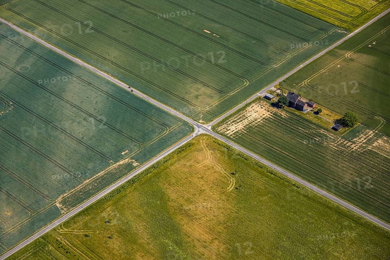 Aerial view, intersection Daheimstraße Margarethenstraße, intersection in 90 degree angles, fields, Vinn, Mörs, Ruhr area, North Rhine-Westphalia, Germany, DE, Europe, birds-eyes, view, aerial photography, aerial photography, aerial photography, overview, bird's eye view