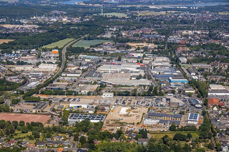 Aerial photo, industrial estate Hülsdonk, Berufskolleg Mörs, Mörs, Ruhr area, North Rhine-Westphalia, Germany, DE, Europe, birds-eyes, view, aerial photograph, aerial photography, aerial photography, overview, overview, bird's eye view, vocational school, training, profession, apprenticeship, technical school, industry, trade, economy, commercial enterprise, production, trade