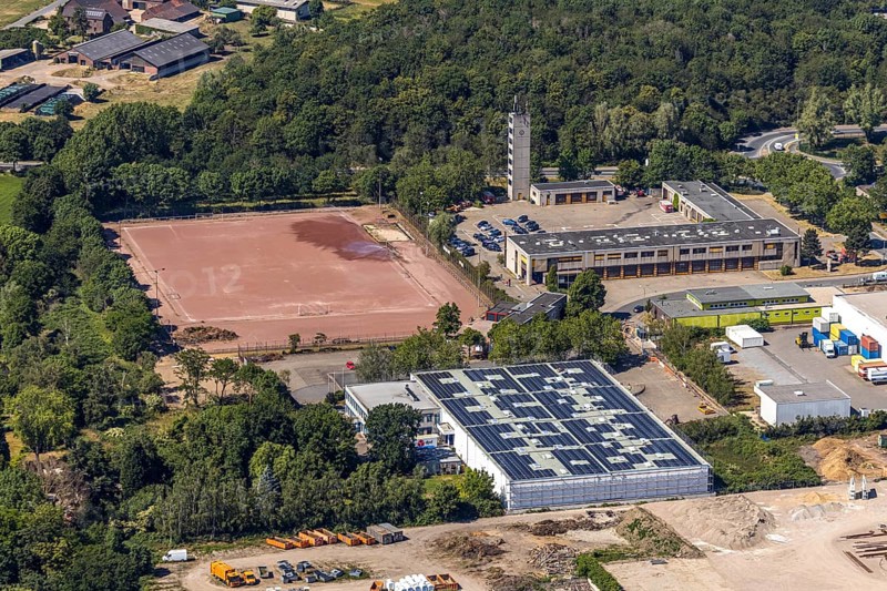 Aerial photo, fire brigade Mörs, fire brigade Hülsdonk, sports field FC Rot-Weiß Mörs, Mörs, Ruhr area, North Rhine-Westphalia, Germany, DE, Europe, birds-eyes, view, aerial photo, aerial photography, aerial photography, overview, overview, bird's eye view, fire station, rescue service, fire engine, fire fighting, emergency care, gymnastics, sports, ball sports, fitness, exercise, athletics