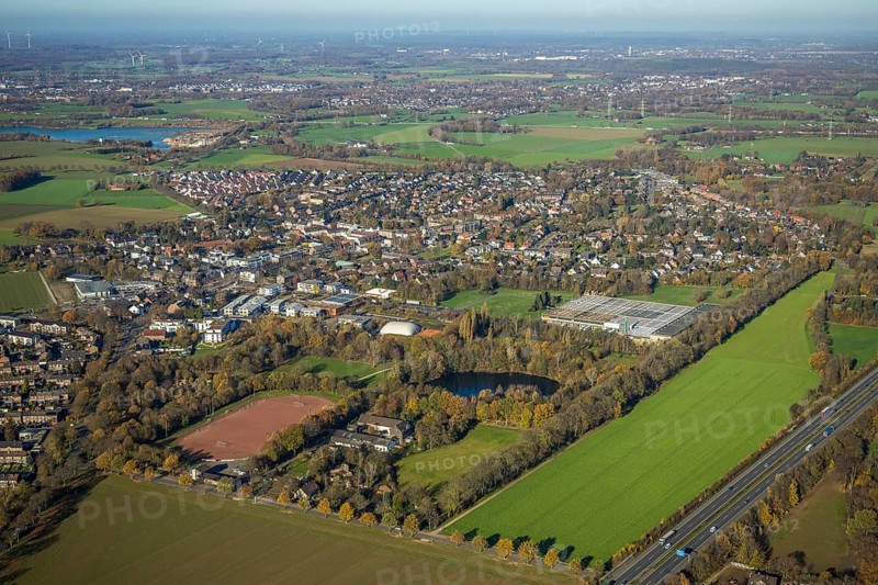 Aerial view, local view Kapellen, leisure park Kapellen, Fritz-Peters sports ground Kapellen, Mörs, Ruhr area, North Rhine-Westphalia, Germany, DE, Europe, distant view, football pitch, football stadium, football club, property tax, real estate, aerial view, aerial photography, aerial photography, lake, sports, sports facilities, sports field, sports facility, stadium, pond, overview, bird's eye view, corrugated box factory Fritz Peters, residential area, living and living, residential area, residential buildings, birds-eyes view, overview