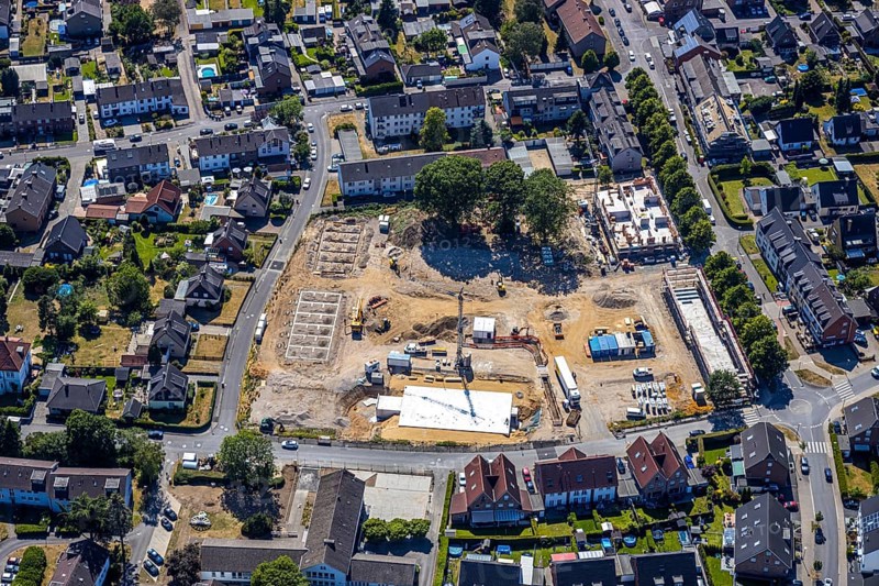 Aerial view, site of former RAG school, new construction single-family houses German terraced house, Taubenstraße, Meerbeck, Mörs, Ruhr area, North Rhine-Westphalia, Germany, DE, Europe, birds-eyes, view, aerial photograph, aerial photography, aerial photography, overview, overview, bird's eye view, living, flat, houses, residential buildings, housing estate, settlement