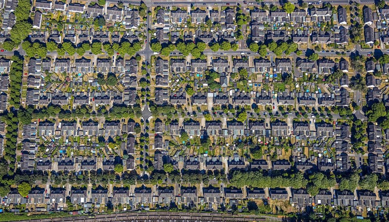 Aerial photograph, miners' housing estate Moseler Straße, Lippestraße, Marienburger Straße, backyard, allotment gardens, historical miners' housing estate, Meerbeck, Mörs, Ruhr area, North Rhine-Westphalia, Germany, DE, Europe, birds-eyes, view, aerial photograph, aerial photography, aerial photography, overview, overview, bird's eye view, living, flat, houses, residential buildings, housing estate, settlement