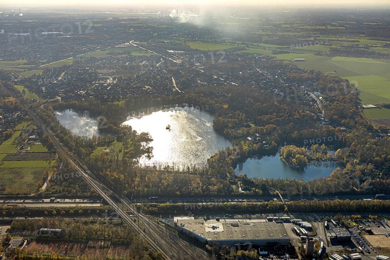 Aerial view, recreation area Schwafheim, mountain lake, Schwafheimer See, Moers-Schwafheim, Mörs, Ruhr area, North Rhine-Westphalia, Germany, DE, Europe, landscape conservation area, aerial view, aerial photography, aerial photography, Römerstraße, lake, overview, bird's-eye view, forest area, birds-eyes view, overview