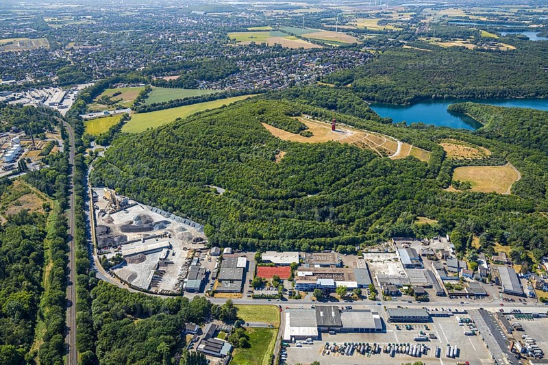 Aerial photograph, Rheinpreussen spoil tip, Das Geleucht, pit lamp, art object by Otto Piene on the Rheinpreussen spoil tip, the largest mining artwork in the world, Mörs, Ruhr area, North Rhine-Westphalia, Germany, DE, Europe, birds-eyes, view, aerial photograph, aerial photography, aerial photography, overview, overview, bird's eye view, mining, overburden, coal, colliery