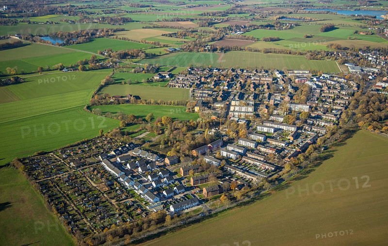 Aerial view, Blumensiedlung, Achterathsheide, Kapellen-Achterathsfeld, Mörs, Ruhr area, North Rhine-Westphalia, Germany, Bahnhofstraße, DE, Europe, community garden, property tax, real estate, KGV, allotment garden, allotment garden site, allotment garden association, allotment garden association Am Eulendyk, allotment garden association, aerial view, aerial photography, aerial photography, Orchideenstraße, terraced houses, allotment garden, overview, bird's eye view, meadows and fields, housing estate, housing and living, residential area, residential houses, housing quality, residential neighbourhood, housing estate, birds-eyes view, overview