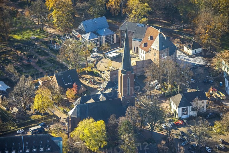 Aerial photograph, Mörs Castle, St Joseph's Catholic Church, Mörs, Ruhr area, North Rhine-Westphalia, Germany, DE, Europe, Grafschafter Museum, manor house, manor building, fort, aerial photograph, aerial photography, aerial photography, rose garden, castle, castle grounds, overview, bird's-eye view, overview