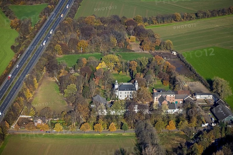 Aerial view, Lauersfort Castle, Kapellen-Holderberg, Mörs, Ruhr area, North Rhine-Westphalia, Germany, DE, monument protection, Europe, moat, autumn colours, manor house, manor building, Lauersforter Straße, aerial view, aerial photography, aerial photography, park, park grounds, castle, castle grounds, castle garden, castle park, overview, bird's eye view, moated castle, moated moat, moated castle, birds-eyes view, former manor, overview