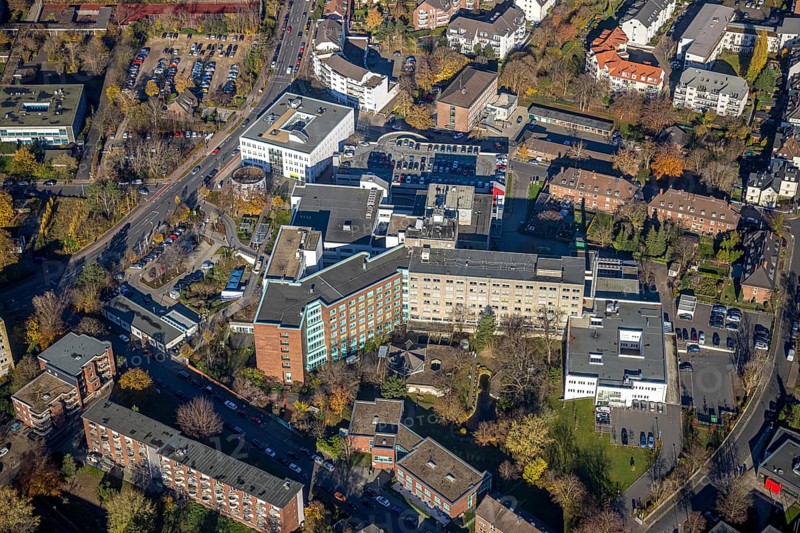 Aerial view, St. Josef Krankenhaus, Asberger Straße, Mörs, Ruhr area, North Rhine-Westphalia, Germany, DE, Europe, healthcare, hospital, clinic, clinic centre, hospital, aerial photograph, aerial photography, aerial photography, medical facility, medical assistance, emergency service, overview, bird's eye view, birds-eyes view, overview, medical care