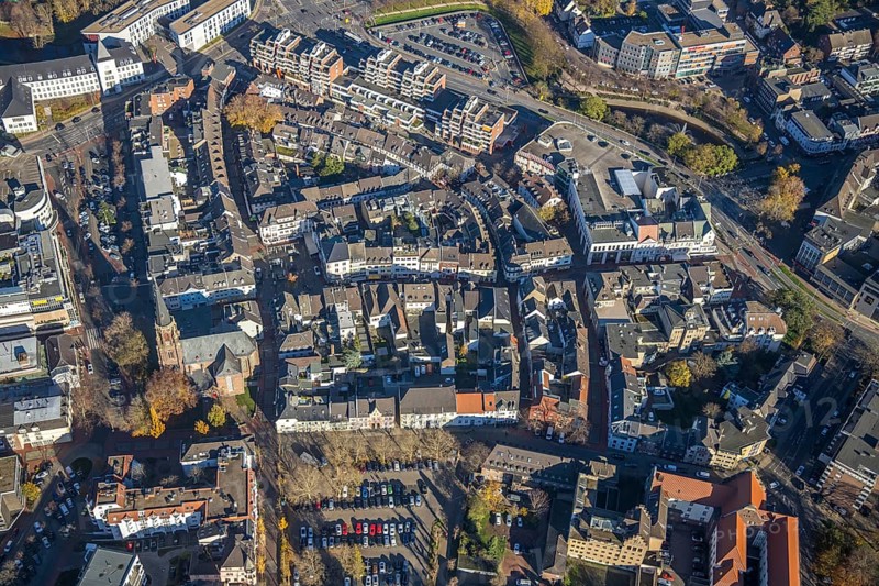 Aerial view, Old Town, Neuer Wall, Wallzentrum, Mörser Zentrumsee, Mörs, Ruhr area, North Rhine-Westphalia, Germany, DE, shopping, shopping centre, shopping place, shopping mall, Europe, aerial view, aerial photography, aerial photography, Oberwallstraße, parking, lake, shopping centre, overview, bird's eye view, birds-eyes view, overview