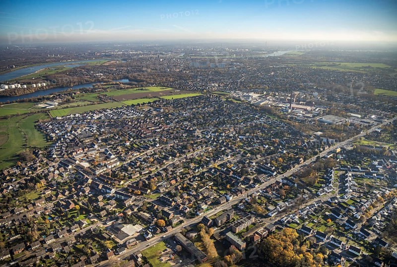 Aerial view, Colony Meerbeck and local view Rheinkamp-Meerbeck, river Rhine, Mörs, Ruhr area, North Rhine-Westphalia, Germany, DE, Europe, distant view, property tax, real estate, aerial view, aerial photography, aerial photography, overview, bird's-eye view, residential complex, living and life, residential area, residential buildings, birds-eyes view, overview