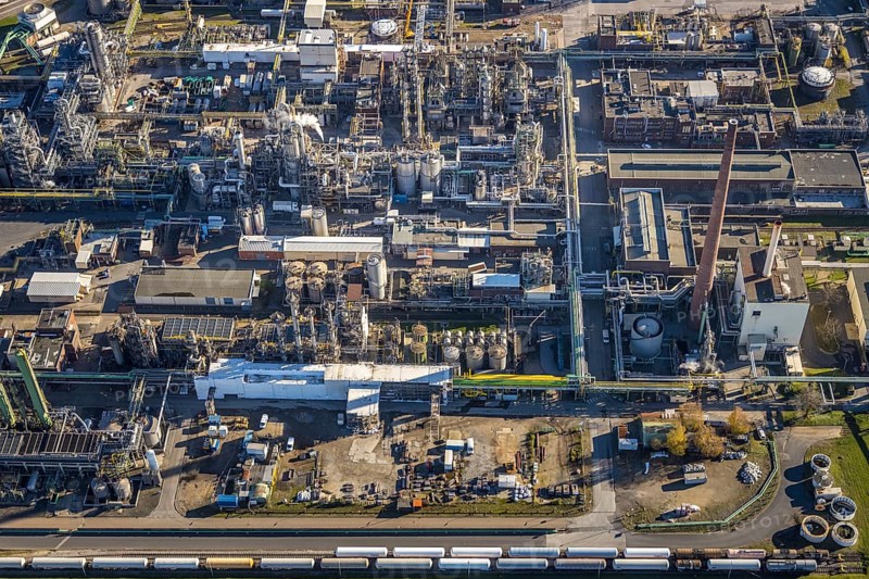 Aerial view, INEOS Solvents Gemany Mörs plant, Rheinkamp-Meerbeck, Mörs, Ruhr area, North Rhine-Westphalia, Germany, chemical plant, DE, Europe, commercial enterprises, commercial area, commercial park, commercial site, commercial use, industrial area, industrial building, industrial site, aerial photograph, aerial photography, aerial photography, overview, bird's-eye view, Ineos plant, birds-eyes view, overview
