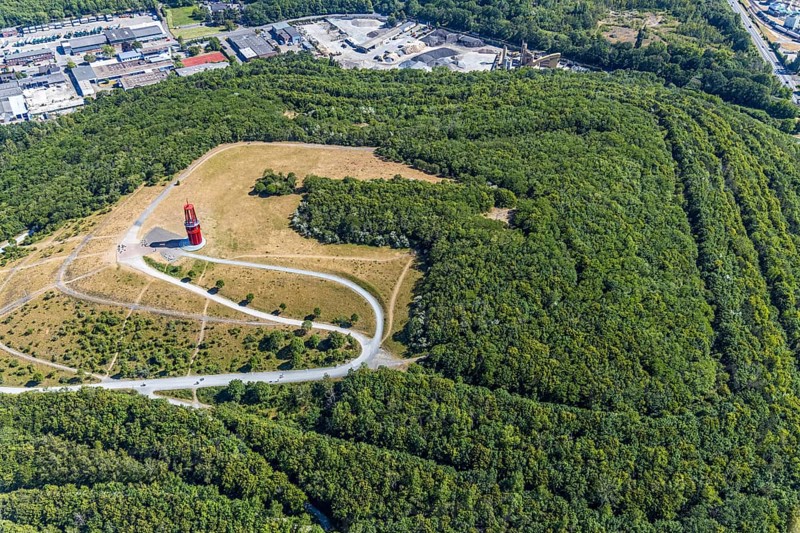 Aerial photograph, Rheinpreussen spoil tip, Das Geleucht, pit lamp, art object by Otto Piene on the Rheinpreussen spoil tip, the largest mining artwork in the world, Mörs, Ruhr area, North Rhine-Westphalia, Germany, DE, Europe, birds-eyes, view, aerial photograph, aerial photography, aerial photography, overview, overview, bird's eye view, mining, overburden, coal, colliery